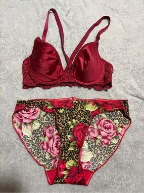 Women's Victorias Secret Red Lace Trim Bra- vintage 1995